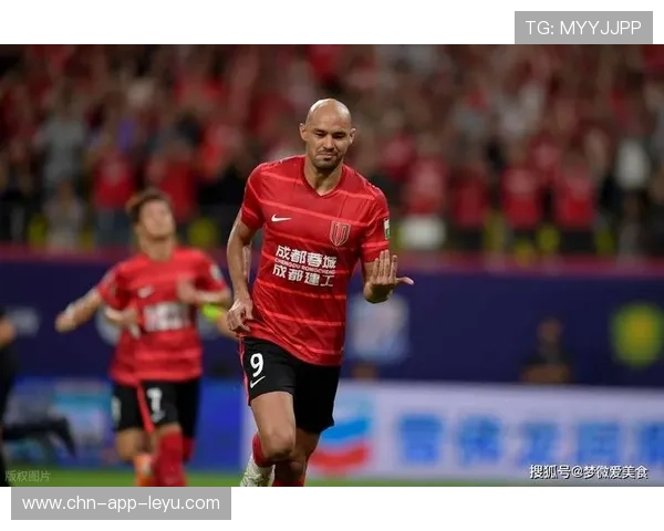 上海海港新外援加入，防线升级期盼新赛季亚冠突破